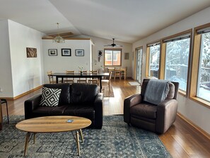 Smart-TV, peis, videospill og DVD-spiller