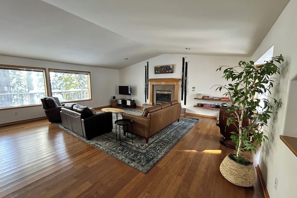 Large upstairs living area great for big groups to hang out!