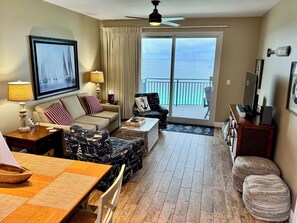 Smart-tv, dvd-afspiller, stereoanlæg