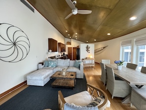 Smart TV, lareira, DVD player