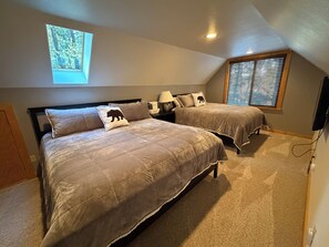 Room - Great location in a fam friendly neighborhood, 3 bed + bonus room & 2.75 baths!! (South Lake Tahoe)