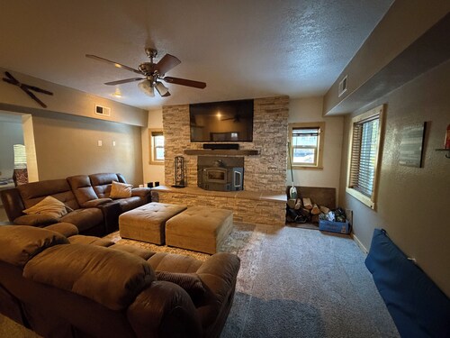 Great location in a fam friendly neighborhood, 3 bed + bonus room & 2.75 baths!!