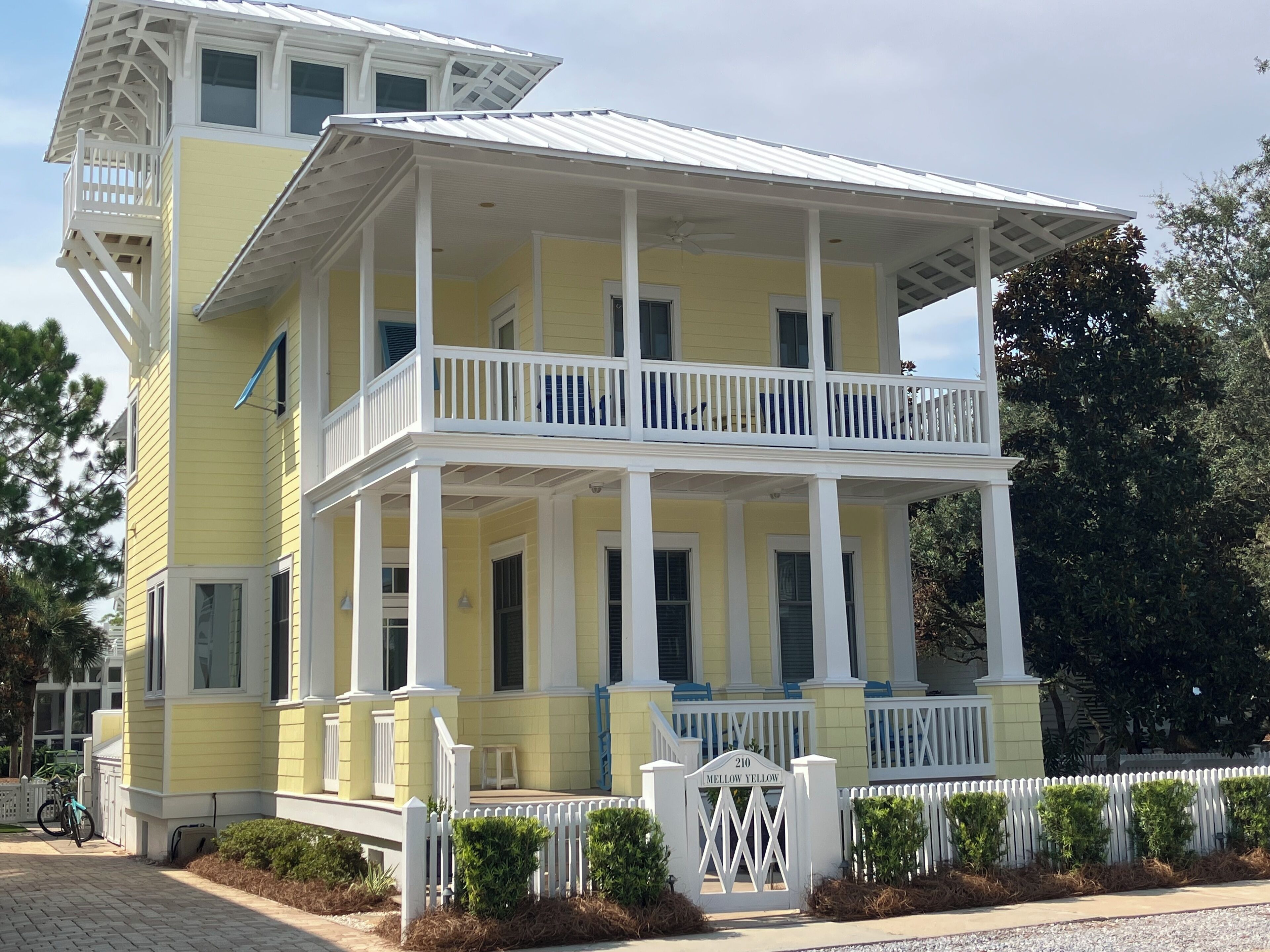 Mellow Yellow in Carillon  -  2 houses from Beach - Complimentary Beach Lounges