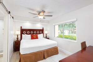 2 slaapkamers, een kluis op de kamer, een strijkplank/strijkijzer, wifi