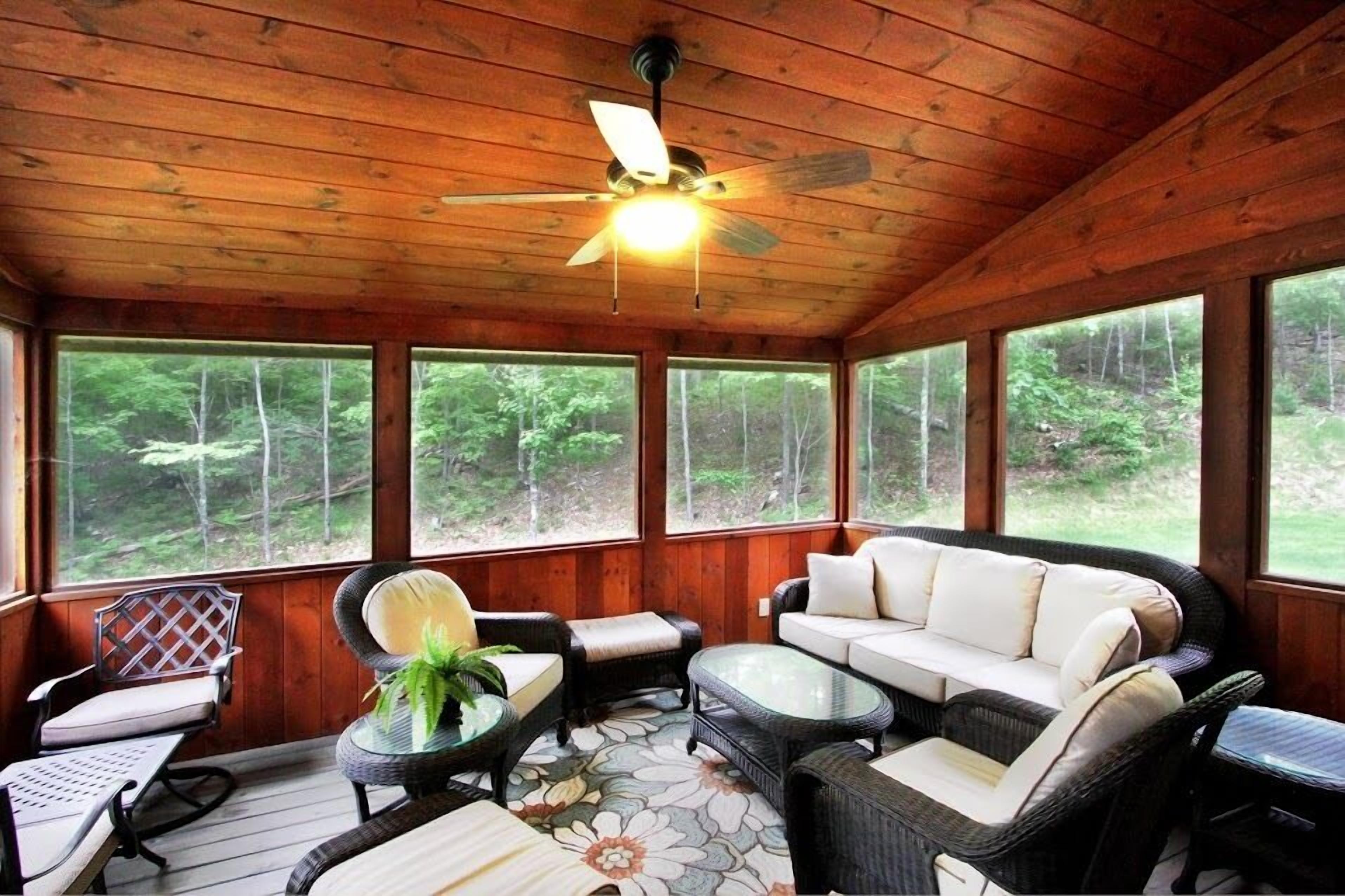 Beautiful setting of charming house on Eagle River Chain of Lakes Catfish Lake