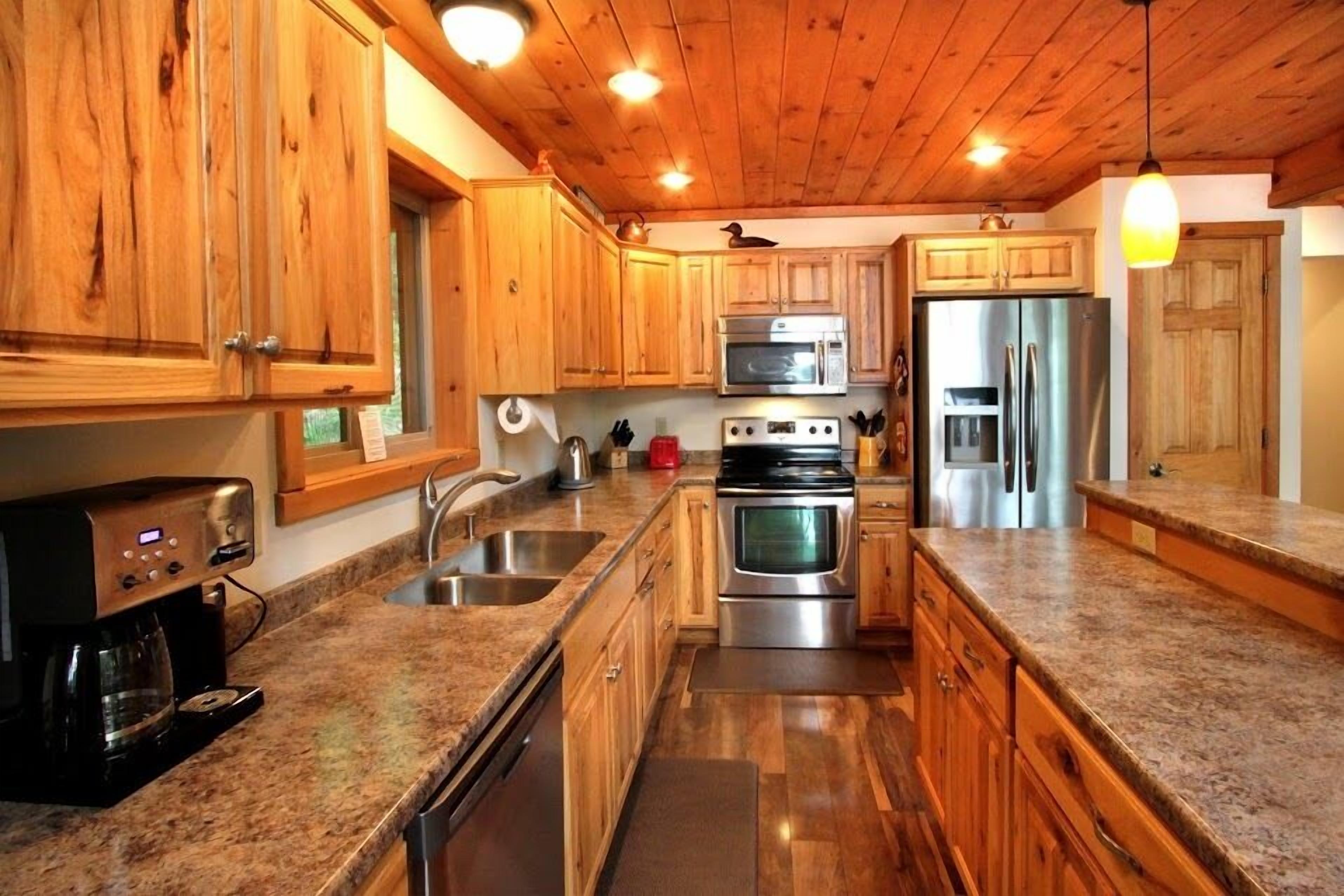 Beautiful setting of charming house on Eagle River Chain of Lakes Catfish Lake