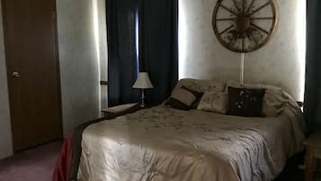 4 bedrooms, iron/ironing board, WiFi, bed sheets