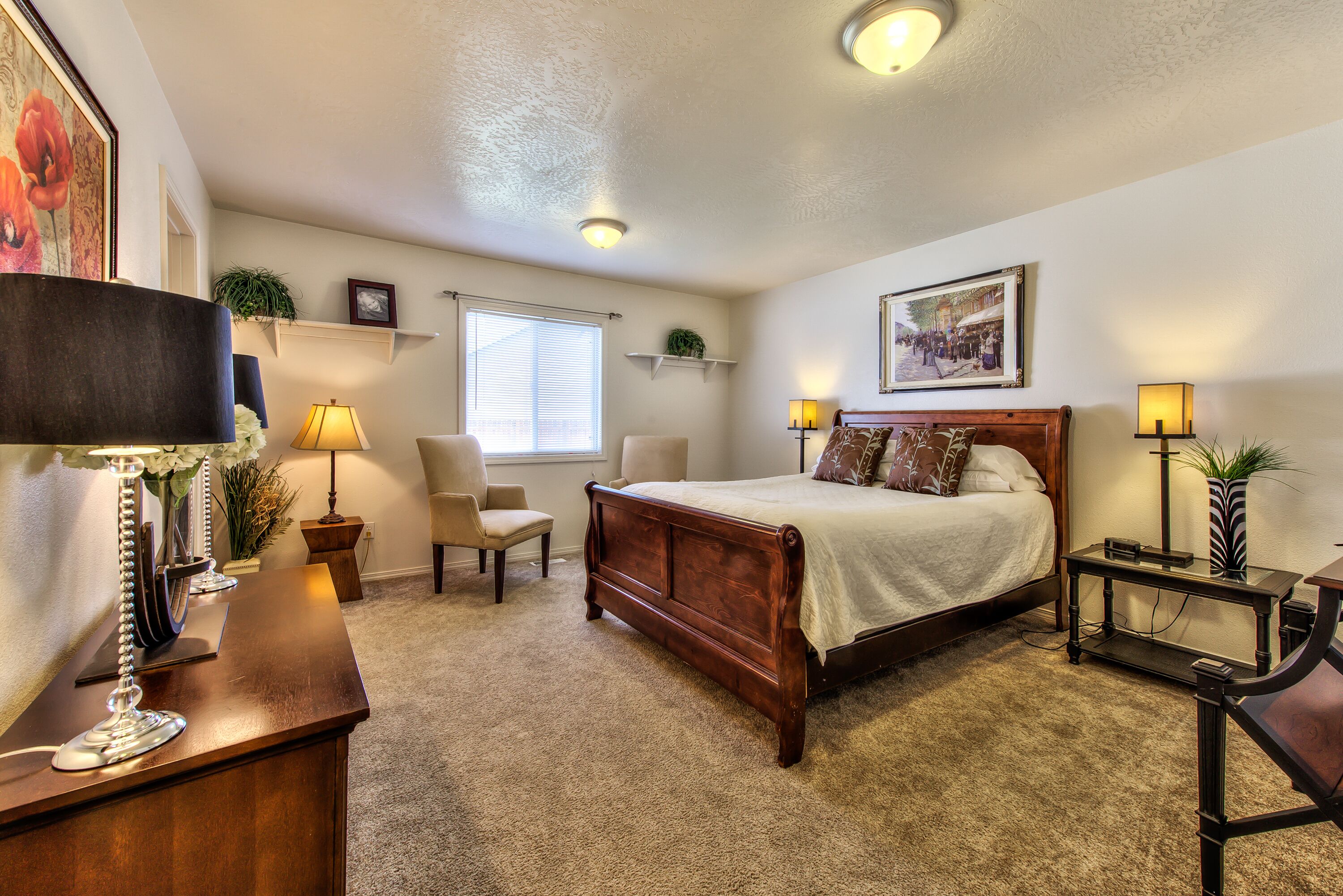 GOLF COURSE COMMUNITY, RELOCATION SPECIALISTS!!! 5min to Mall/Dining