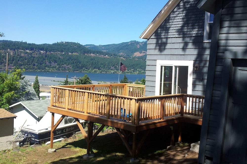 Downtown HR Charming 3 BR Home w/ 180 River Views