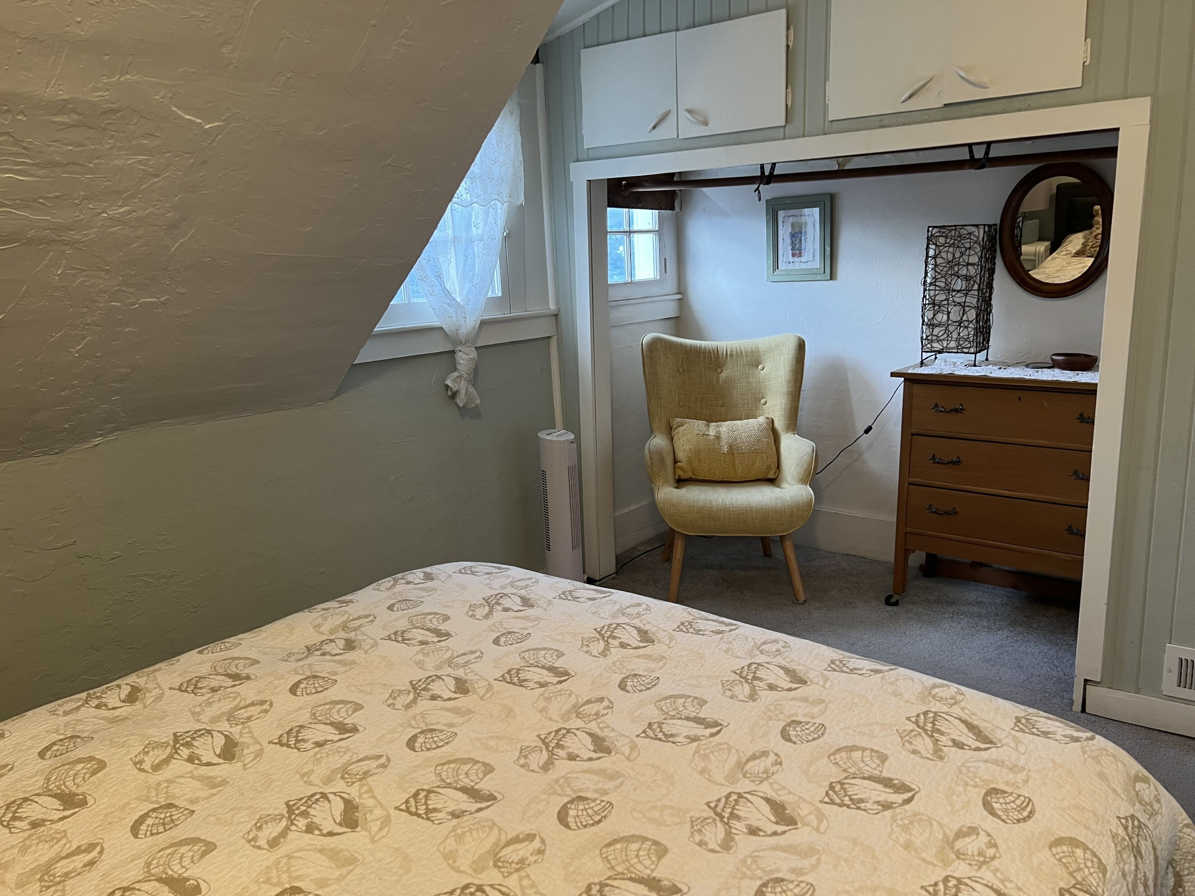 Downtown HR Charming 3 BR Home w/ 180 River Views 