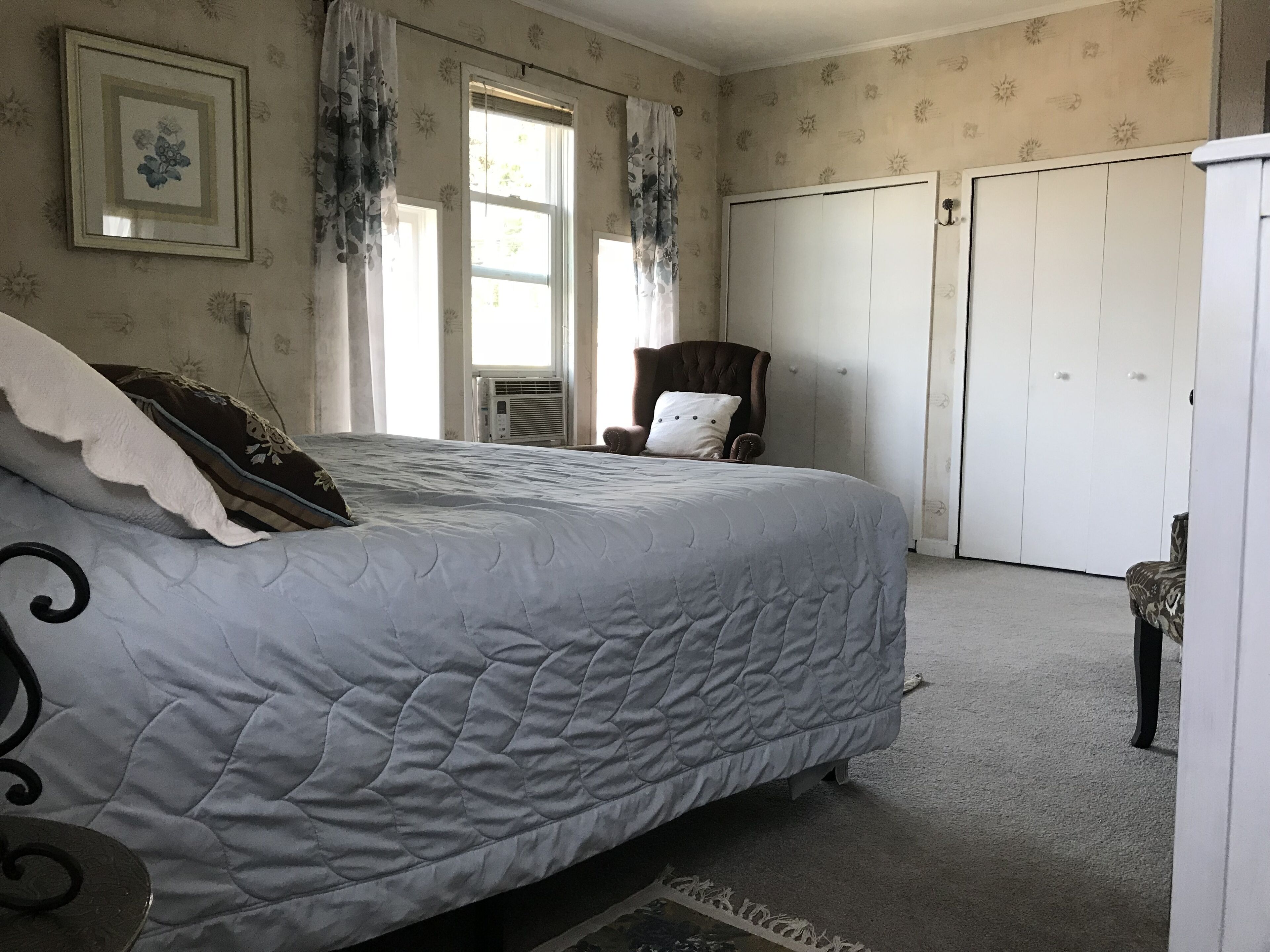 Downtown HR Charming 3 BR Home w/ 180 River Views 