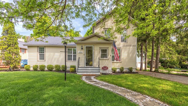 Exterior - Frances Cottage - Walking distance to downtown Saugatuck! Large backyard! (Saugatuck)
