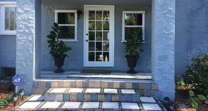 Spacious 1/1 apartment near Stetson, sky diving, river, springs, racing, beaches