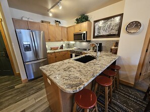 Fridge, microwave, oven, stovetop - Ski in/Out! Gold Rated, Corner, plus sized unit, King BR & 4 Bunks, Great Views! (Frisco)