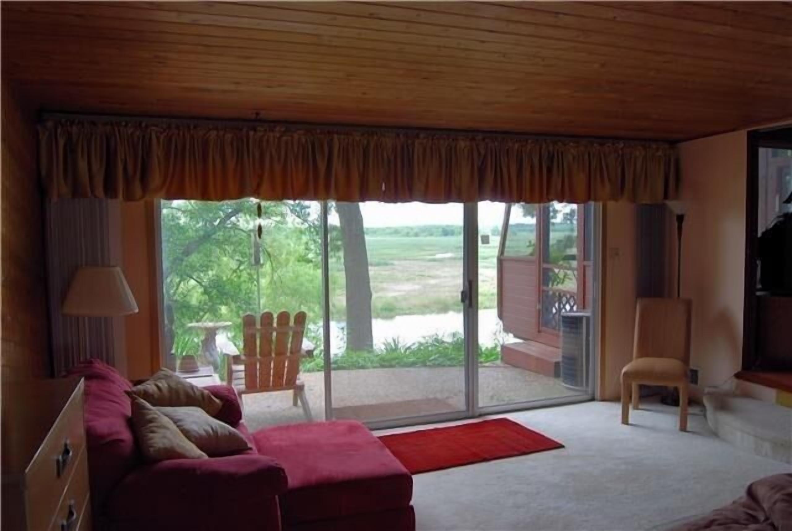 View River, Marsh, & Wildlife from Your Hot Tub & enjoy Special Winter Rates!!