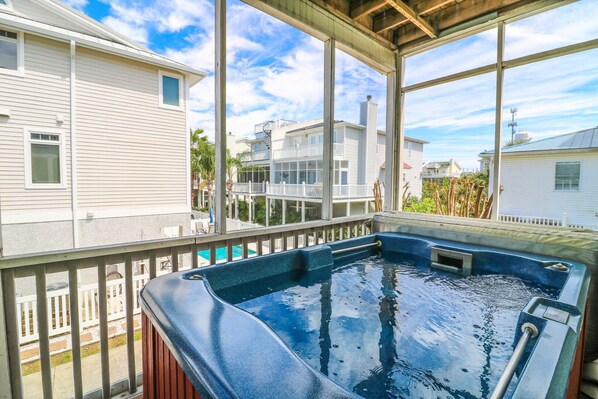 Tina de hidromasaje al aire libre