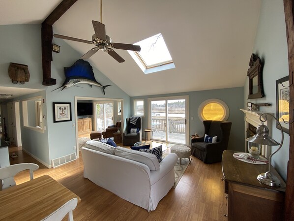 Smart TV, fireplace, DVD player, books