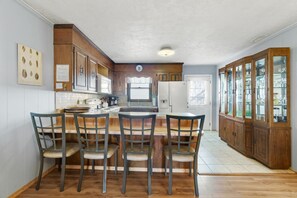 Fridge, microwave, oven, stovetop - Pet Friendly house that has a fully fenced in yard. (Sunset Beach)