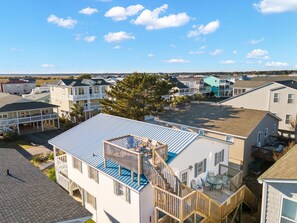 Property grounds - Pet Friendly house that has a fully fenced in yard. (Sunset Beach)