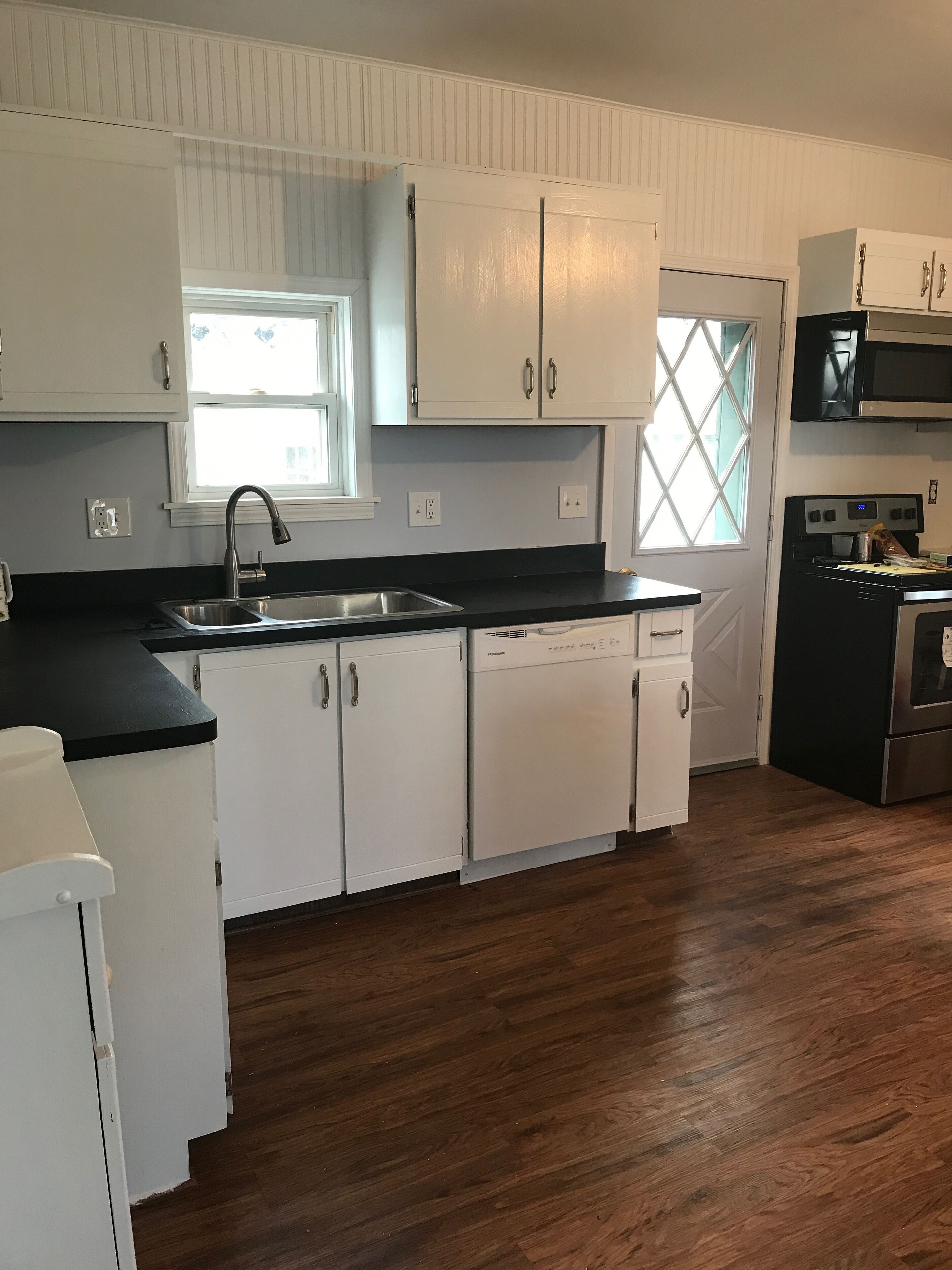 Charming Cottage across the street from the Beach!