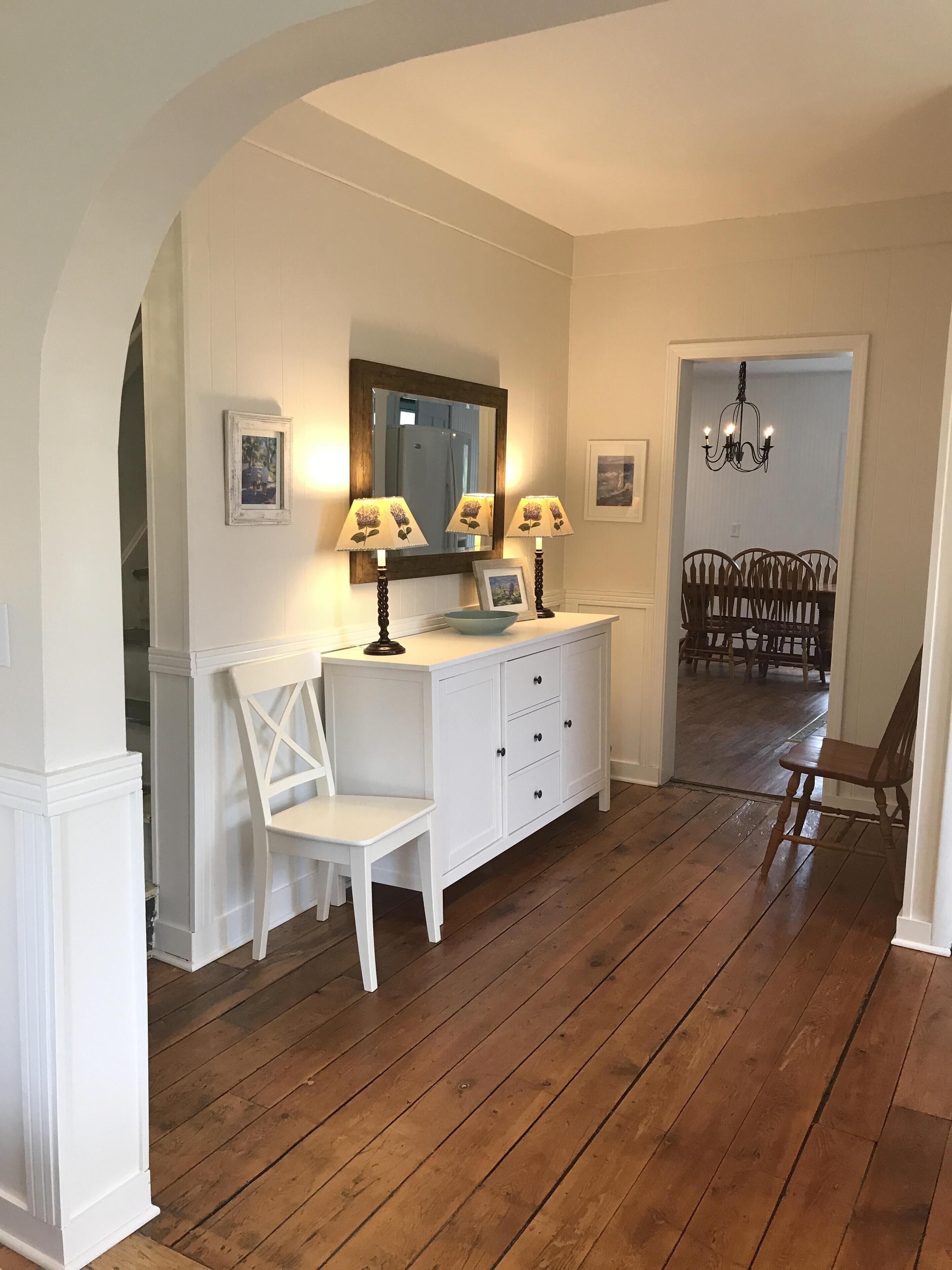 Charming Cottage across the street from the Beach!