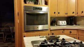 KylskÄp, mikrovÄgsugn, ugn och spishÀll