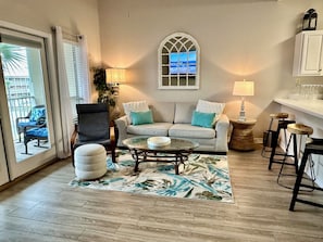 Smart TV, DVD player, books - Destin's Crystal Beach, Caribbean Dunes, newly renovated 2/2, steps from beach! (Destin)