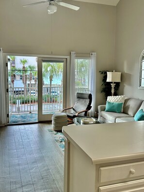 Smart TV, lettore DVD, libri