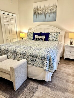 2 bedrooms, iron/ironing board, WiFi, bed sheets - Destin's Crystal Beach, Caribbean Dunes, newly renovated 2/2, steps from beach! (Destin)