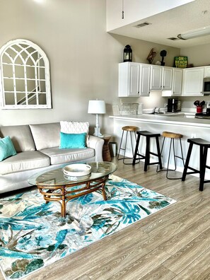 Smart TV, DVD player, books - Destin's Crystal Beach, Caribbean Dunes, newly renovated 2/2, steps from beach! (Destin)