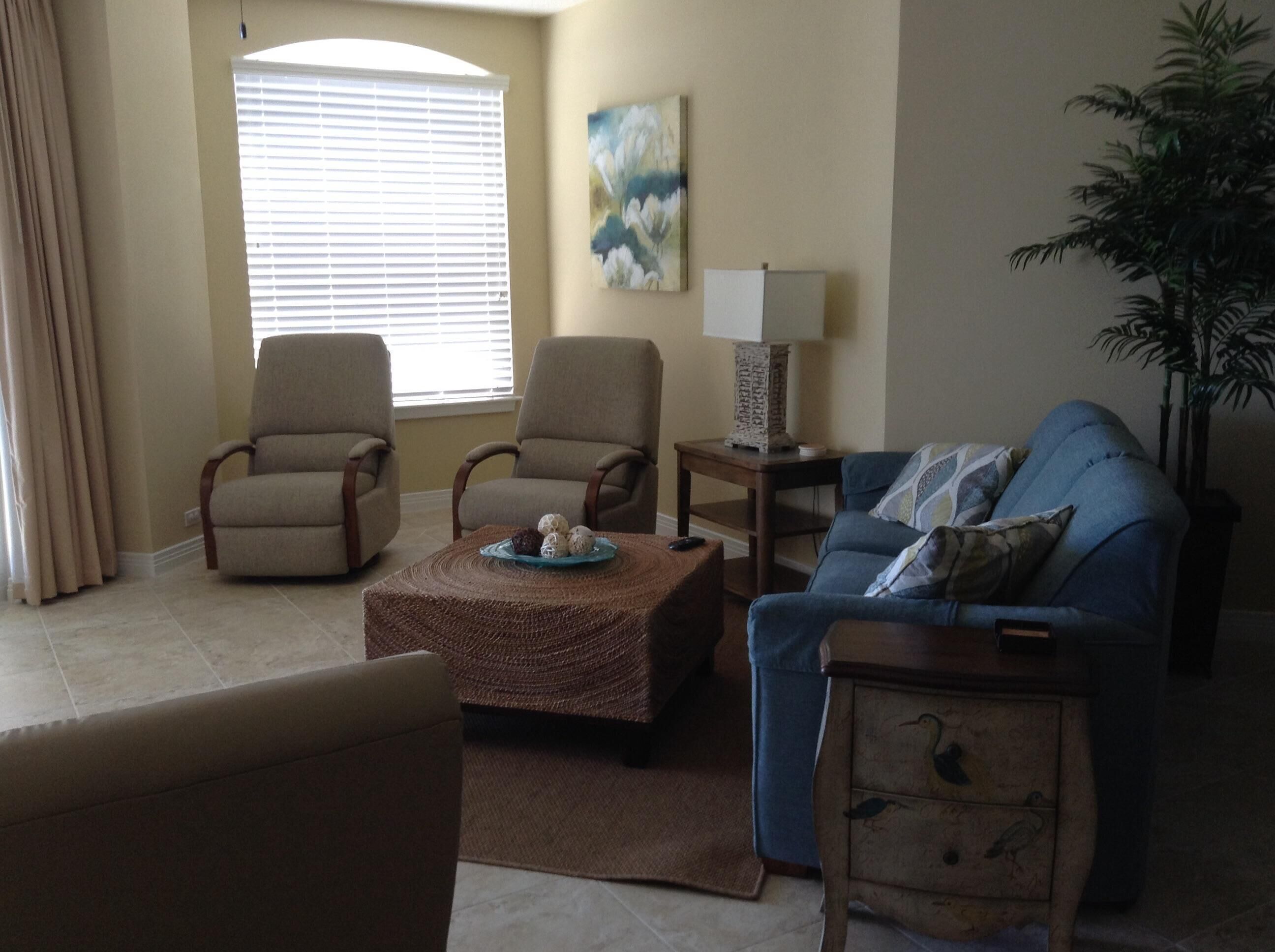 Gorgeous Gulf Front Condo in Beach Colony West
June /July dates available