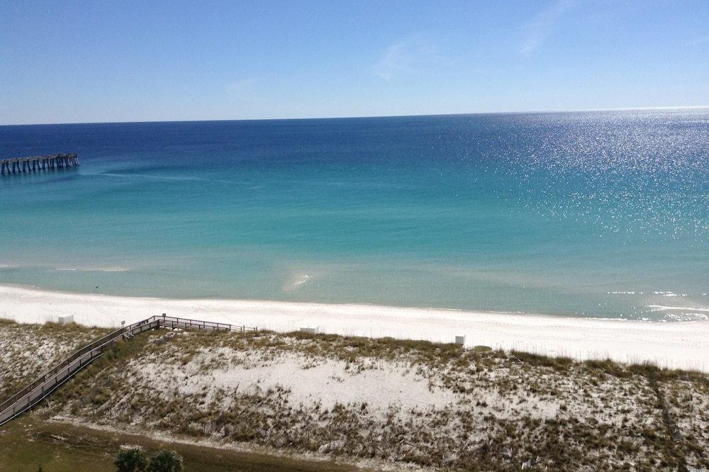 Gorgeous Gulf Front Condo in Beach Colony West
June /July dates available