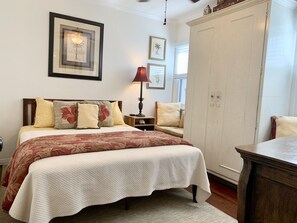 2 bedrooms, desk, iron/ironing board, travel cot