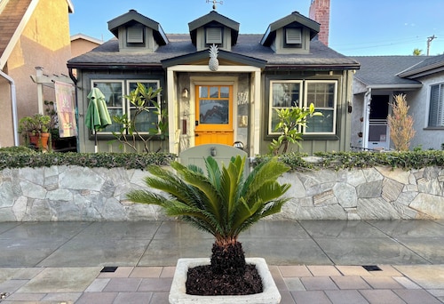 🌊 🌊 2026 @ the Pineapple Bungalow. 🌊🏖️Steps to Ocean. RELAX & ENJOY😎 the beach. 🌊