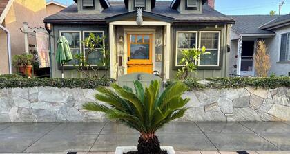 PINEAPPLE BUNGALOW-askeleet Ocean Summertimeyn Seal Beachissä VARAA NYT