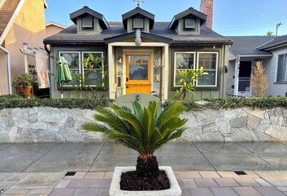 🌊 🌊 2026 @ the Pineapple Bungalow. 🌊🏖️Steps to Ocean. RELAX & ENJOY😎 the beach. 🌊