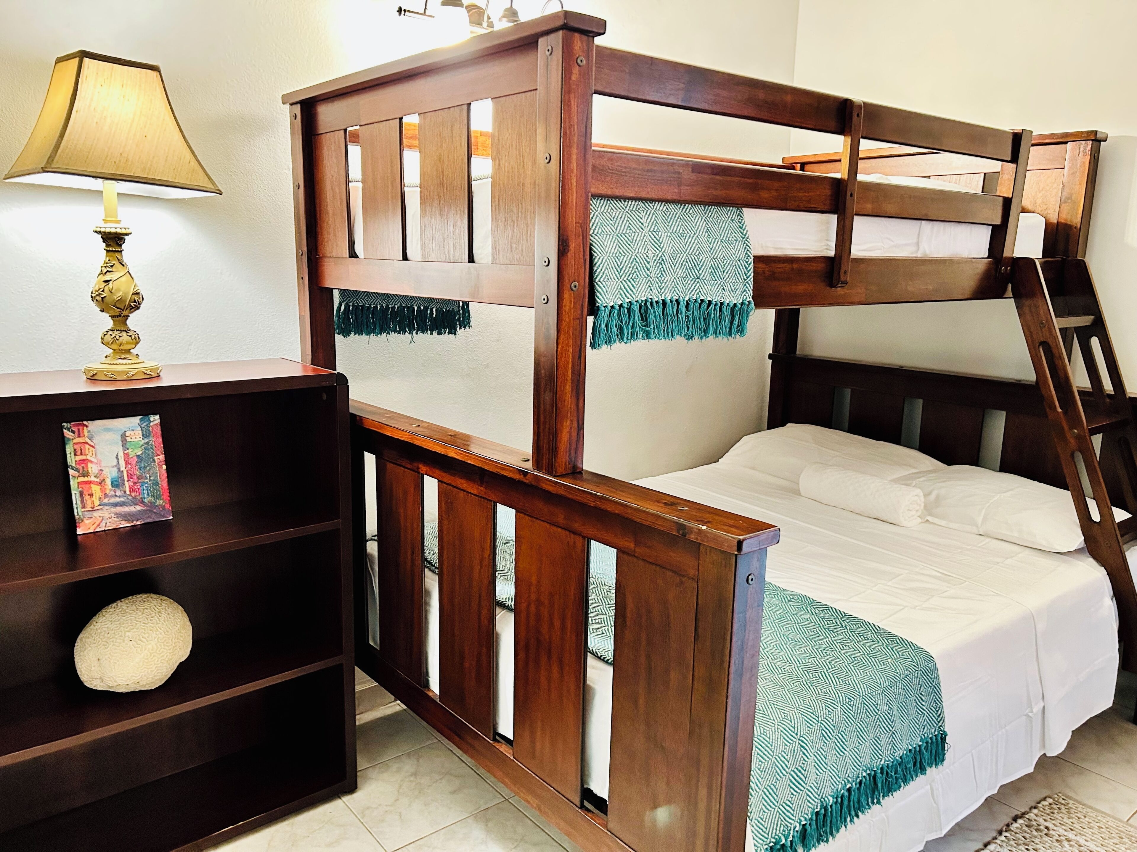 4 Schlafzimmer, Schreibtisch, Bügeleisen/Bügelbrett, Reisekinderbett