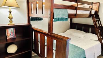 4 chambres, bureau, fer et planche Ă repasser, lit parapluie