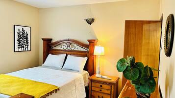 4 bedrooms, desk, iron/ironing board, travel crib