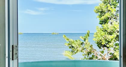 casa frente al mar con mucha privacidad para toda la familia