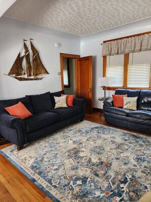 Smart TV, fireplace, Netflix, DVD player