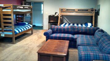 4 bedrooms, free WiFi, bed sheets