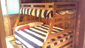 4 bedrooms, free WiFi, bed sheets