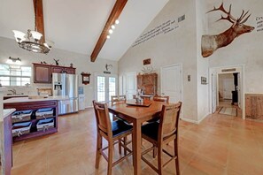 Dining - Hill Country Ranch (Johnson City)