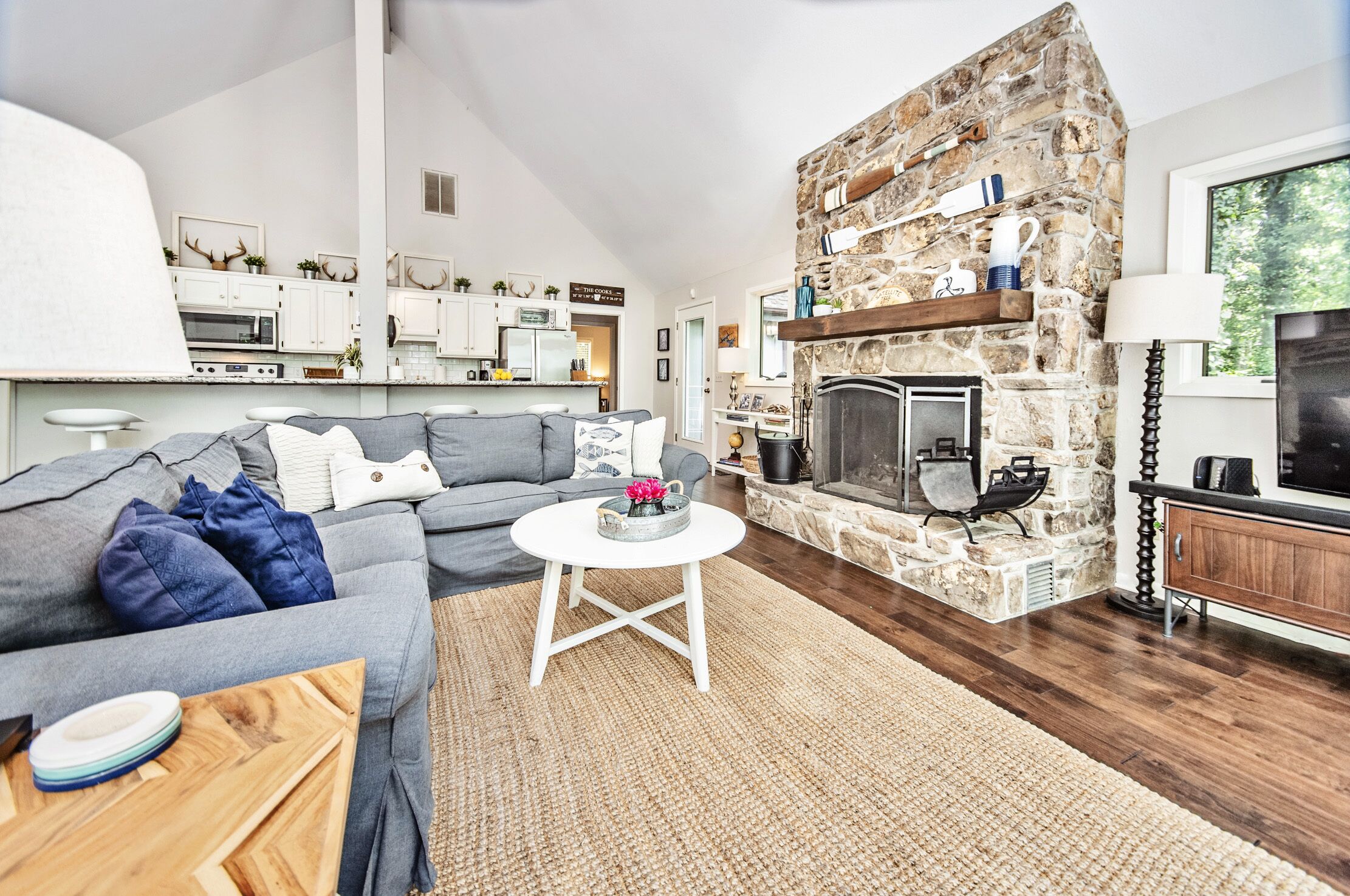 Private, Renovated, Lakefront home minutes from Little Red River & Heber Springs