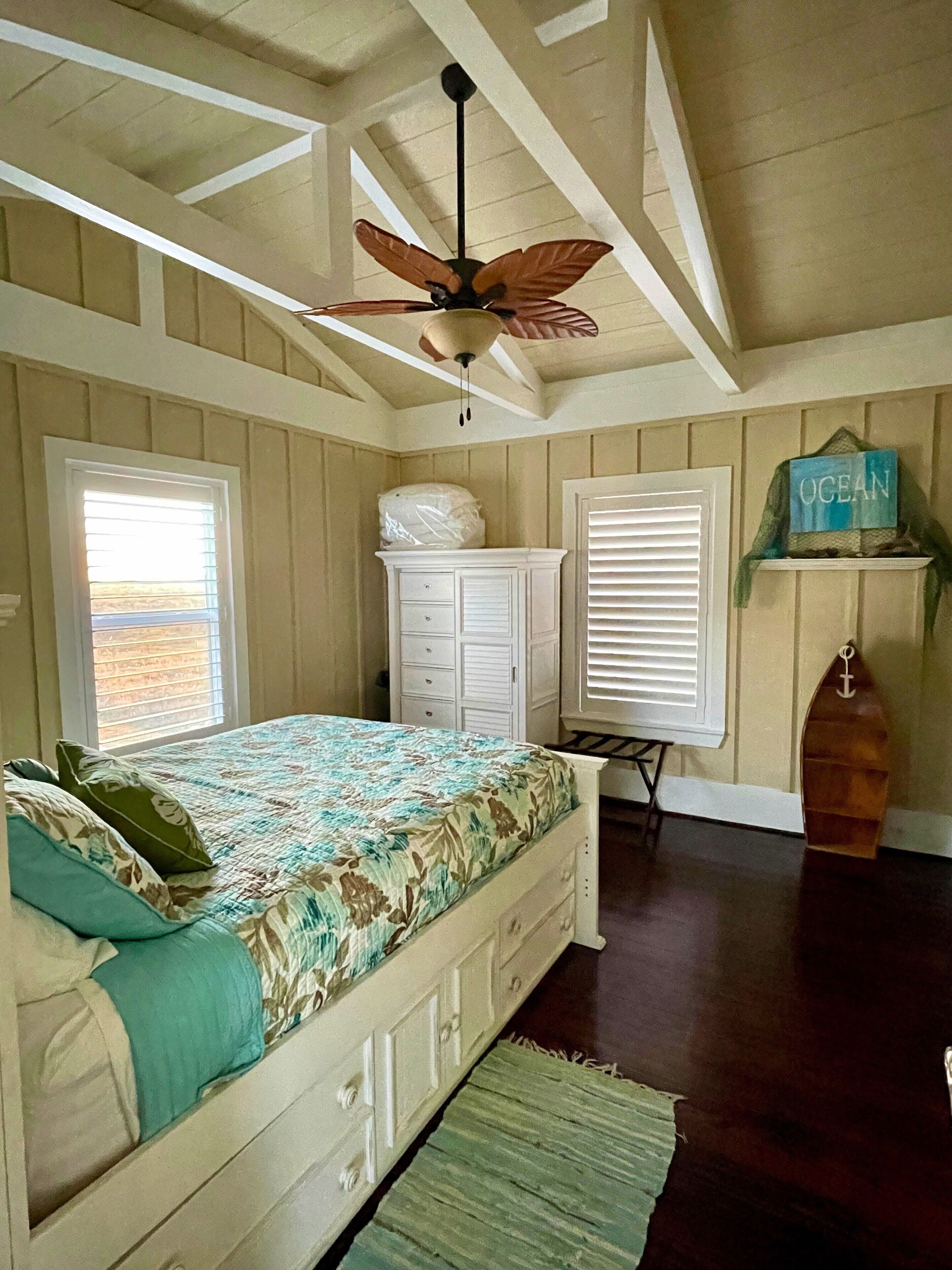 Amazing Beach Views! Seashell Getaway, a Charming Beach Cottage!