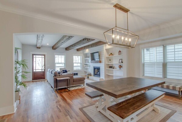 Interior - East Nash Luxury - 4 Bedrooms - Rooftop Patio (Nashville)