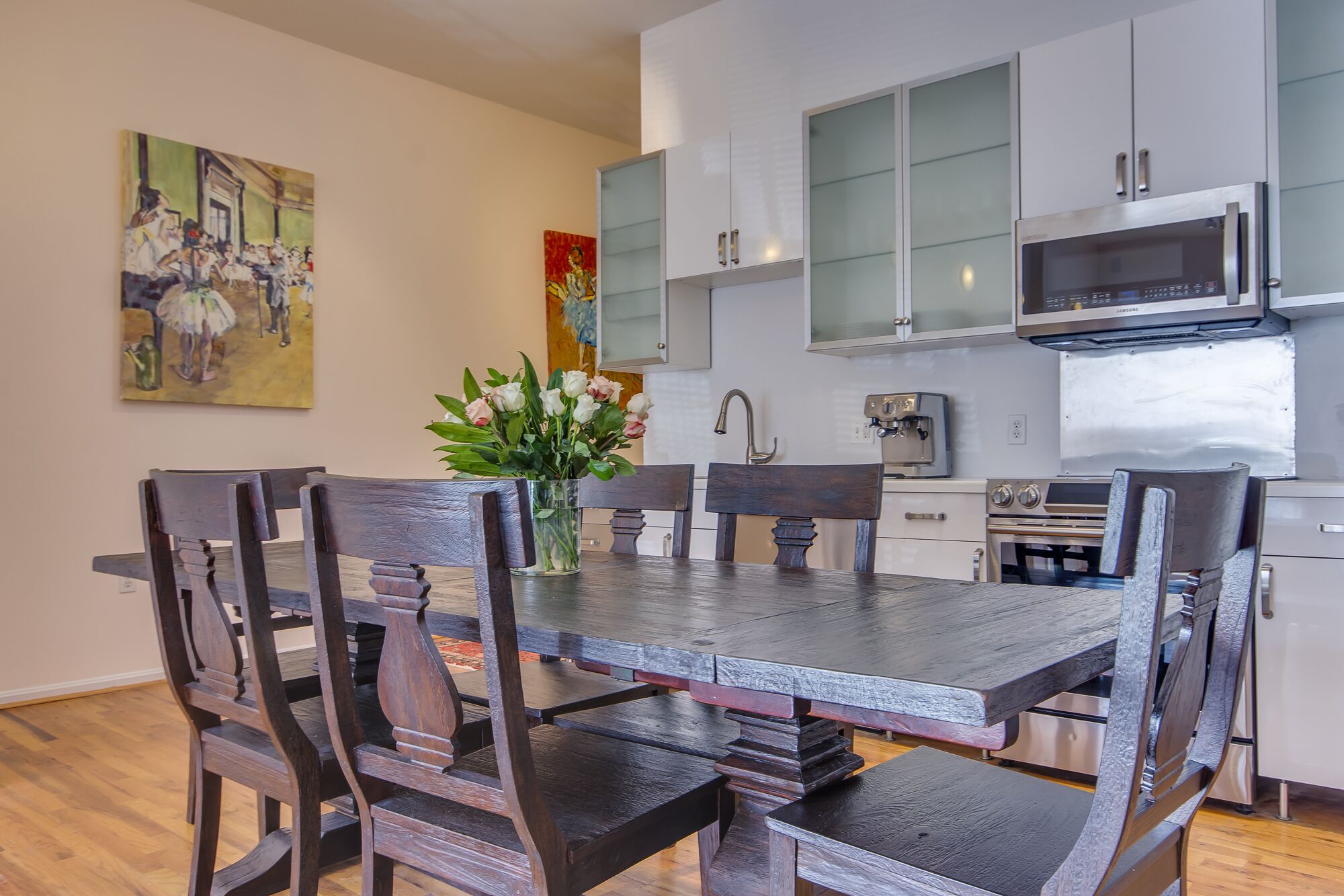 LUXURIOUS MODERN CAPITOL HILL HOUSE OF ARTS