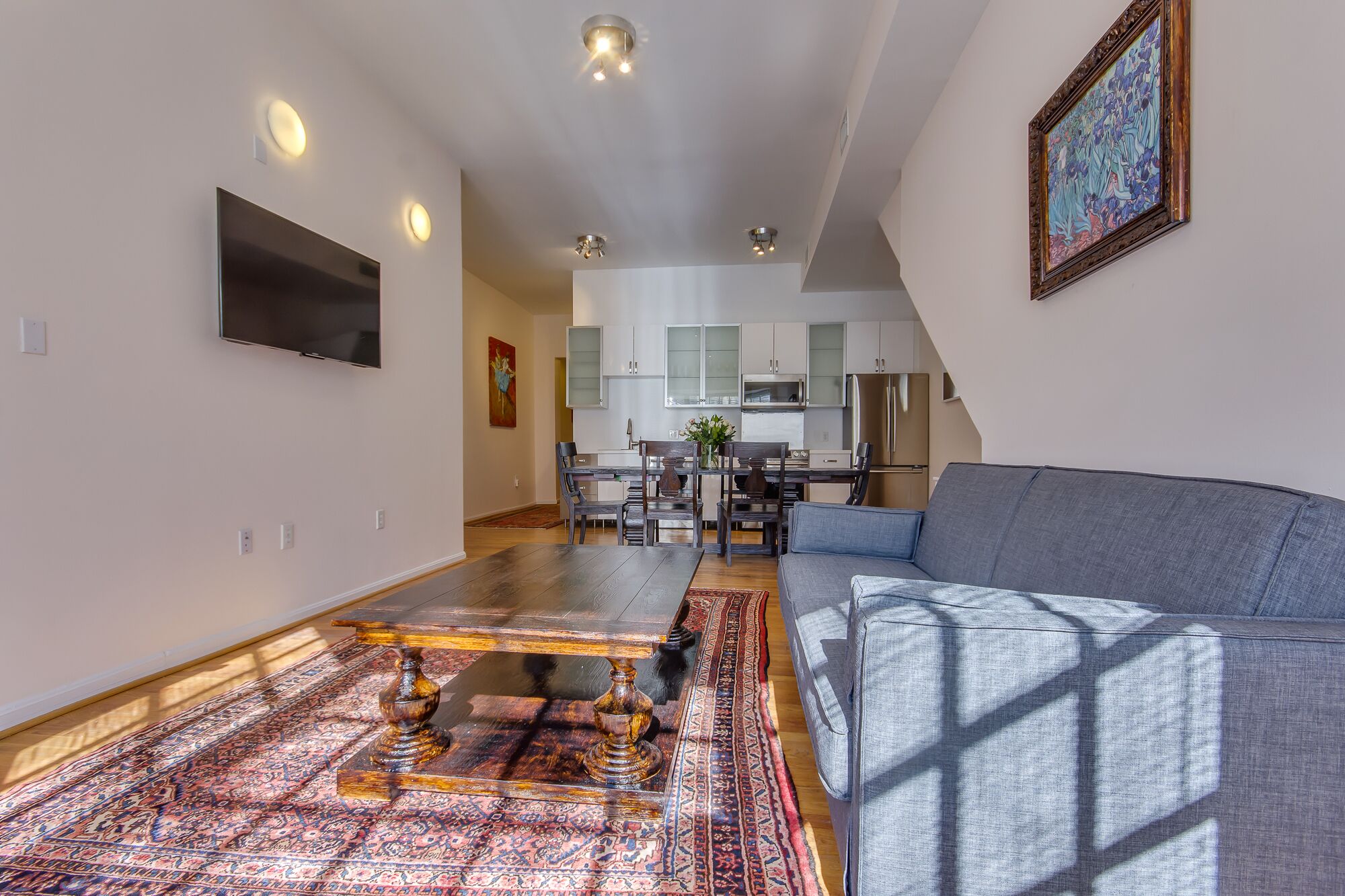 LUXURIOUS MODERN CAPITOL HILL HOUSE OF ARTS