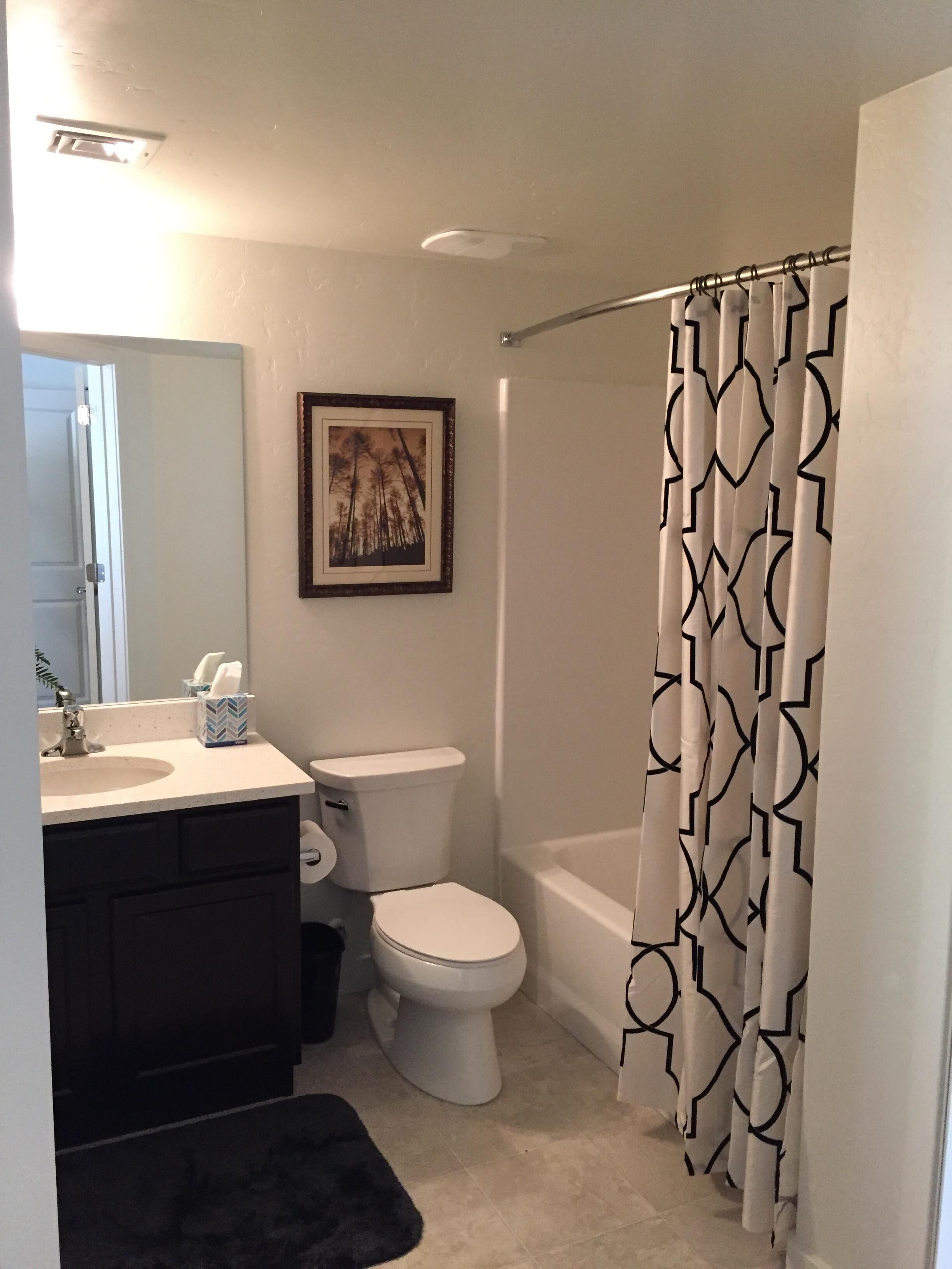 Last minute DEAL! MOAB ADVENTURE! CLEAN, New Floors GROUND FLOOR, 3 bedrooms, 2 